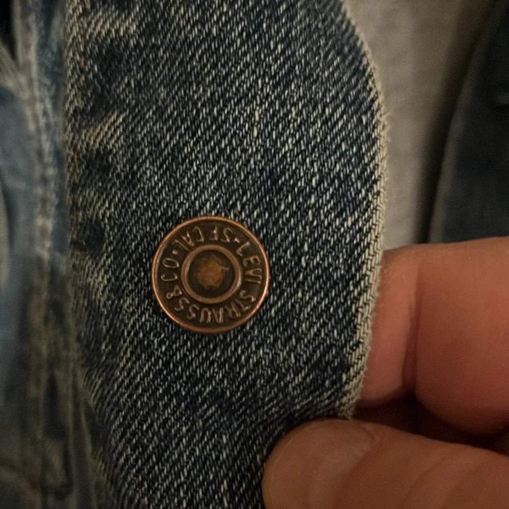 Size large Levi’s denim jacket, Excellent condition. Clean smoke free. - Picture 4 of 13